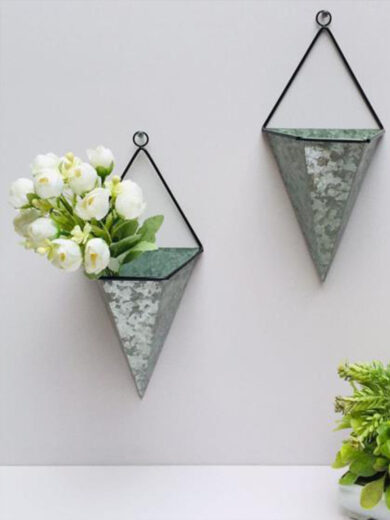 Triangular wall hanging planters